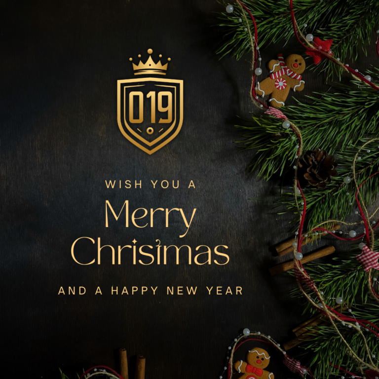 Black and Gold Festive Merry Christmas Wishes Instagram Post